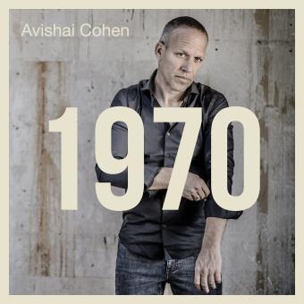 1970 / Avishai Cohen, aut., comp., chant, cb, guit., p. | Cohen, Avishai. Compositeur. Parolier. Contrebasse. Basse (instrument). Piano. Chanteur